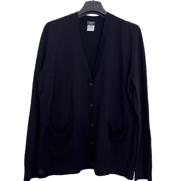 CHANEL V-NECK CARDIGAN WITH CC LOGO BUTTON CLOSURE - Picture 2 of 7